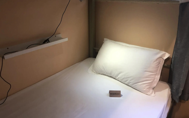 Hop Inn - Hostel