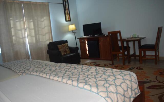 Coconut Pointe Villa & Beach Resort