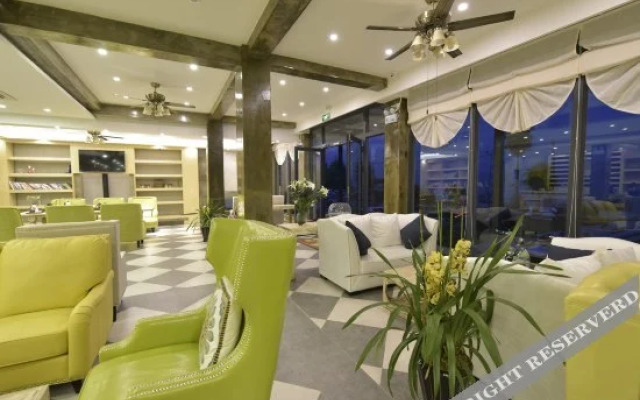 Yinhua Lake View Garden Hotel