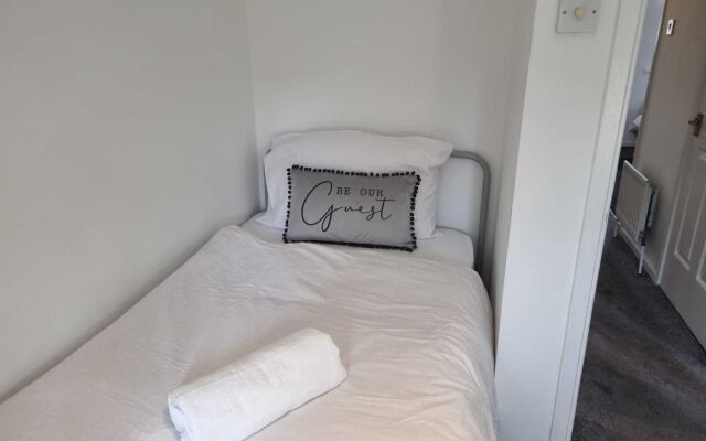 Captivating 3-bed House in Strood, Rochester Kent