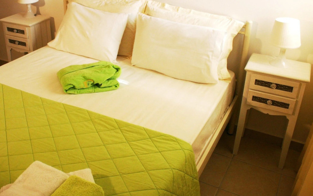 Lagoon View Apartments - Adults Only