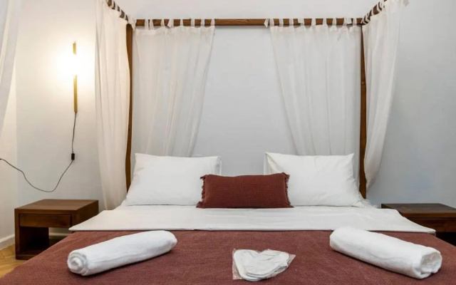 ❂Light and Luxurious 2BR Home + Balcony in the City Center❂