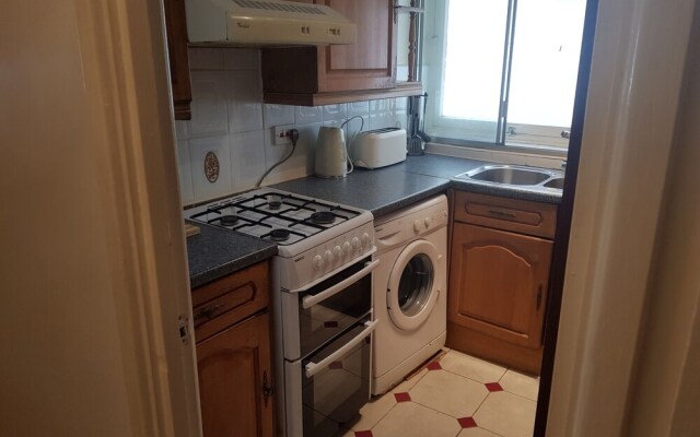 SS Property Hub - London Family Apartment