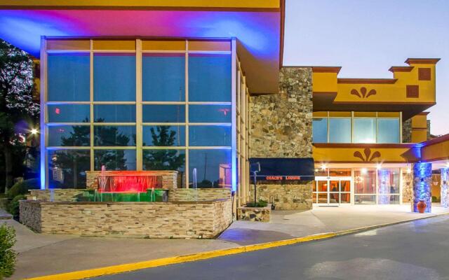 Clarion Inn & Suites University Center