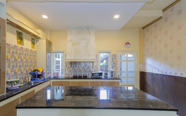 RedDoorz Plus @ Villa Bontes Batu