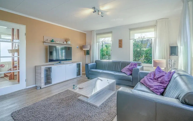Charming Villa With Spacious Garden on the Water