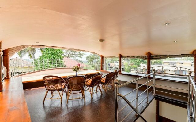 OYO 23047 Rkv Golden Petal Houseboat 3 Bhk