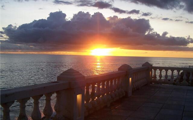 Dover Beach Hotel