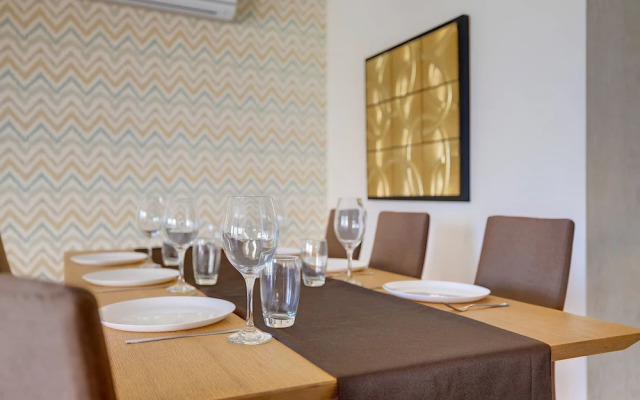 Seafront LUX Apart inc Pool, Upmarket Area
