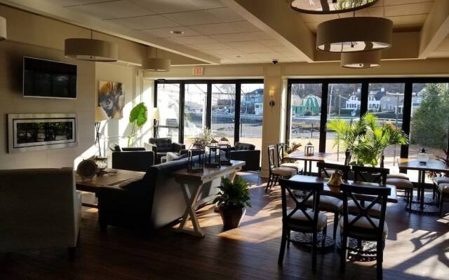 Cohasset Harbor Resort