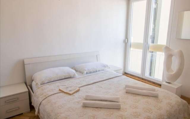 LEILANI -Stunning view apartment near the center!