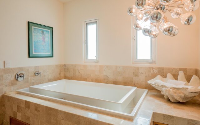 Expansive Views of Famous Cabo Arch: Villa Sirena