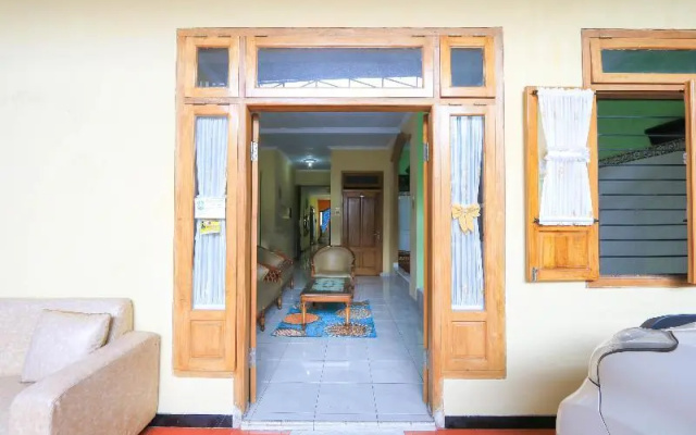 Spot On 2440 Wallet Family Residence Syariah