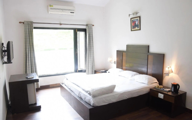 8fold-Pinecrest By LaRiSa, Bhimtal