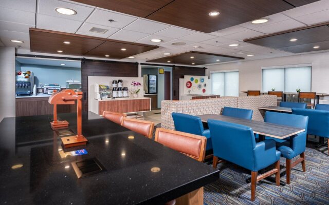 Holiday Inn Express Newport North - Middletown by IHG