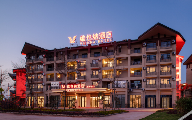 Vienna Hotel (Beihai Weizhou Island Lanqiao seaview shop)