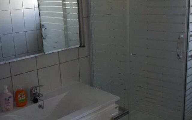 Markle - swimming pool and sunbeds - A5(2+2)