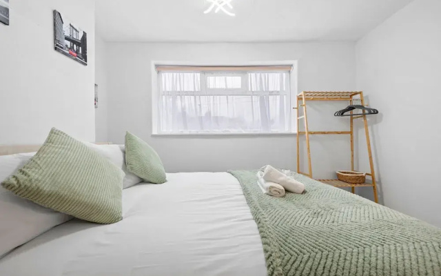 Modern 3-bedroom Home With Garden