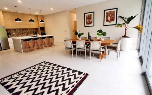 Mama Taras Luxury Villa