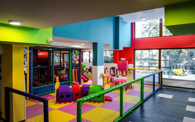 Yanakiev Club Hotel