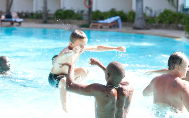 Travellers Beach Hotel & Club
