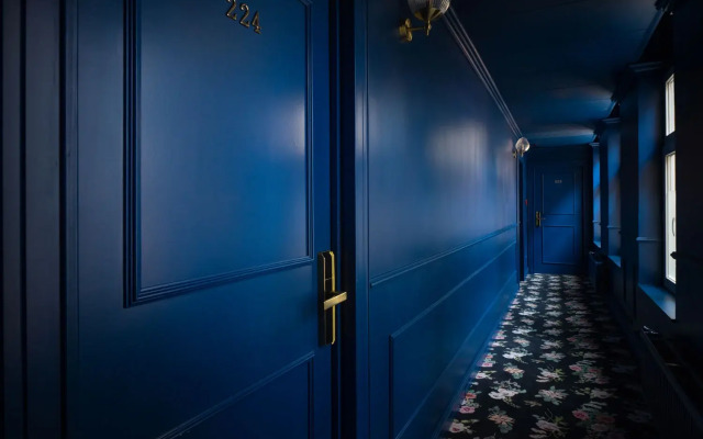 Craves Hotel