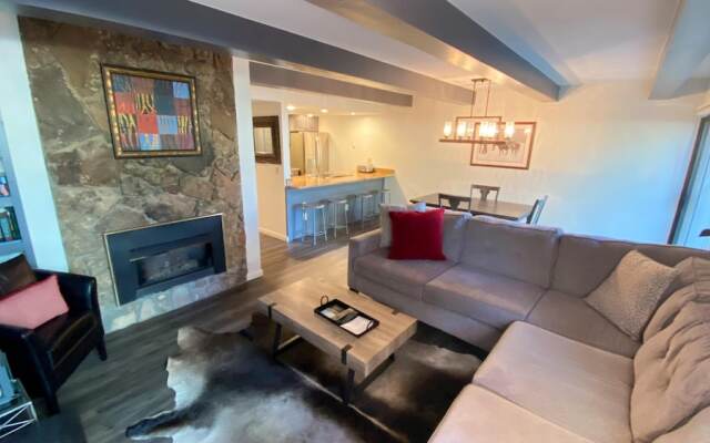 #001 Vail International