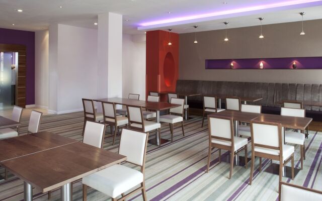 Holiday Inn Express London - Newbury Park, an IHG Hotel