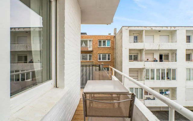 Modern and bright seaside app w seaview & terrace