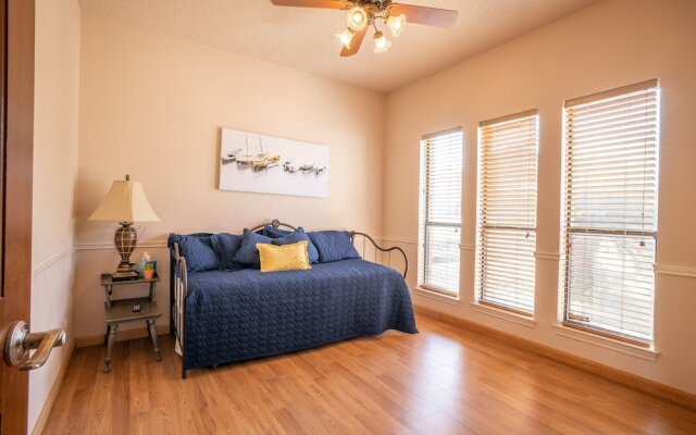 Hawkeye's Haus 5 Bedroom Home