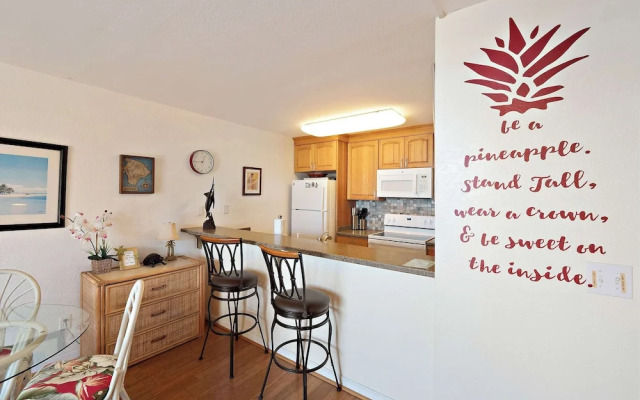 Kona Reef F2 Charming Oceanfront Condo for 4!