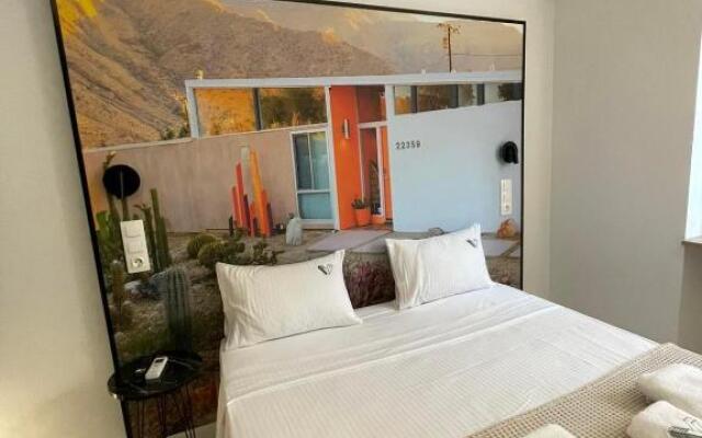 Valory #2 Aesthetic Stay