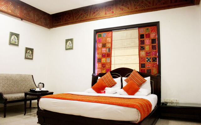 OYO 557 Hotel Lavish Inn