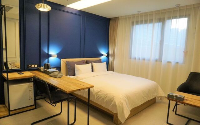 Yeoubi Hotel