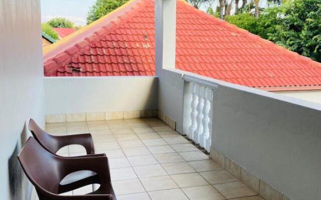 Airport Doozy Guest House