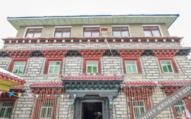 Zhuoma Renjia Youth Hostel