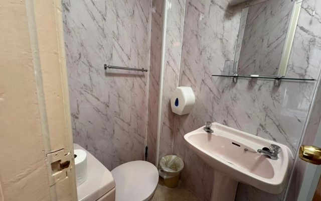 OYO Delton Hotel Blackpool Pleasure Beach