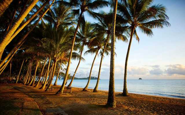 Alamanda Palm Cove by Lancemore
