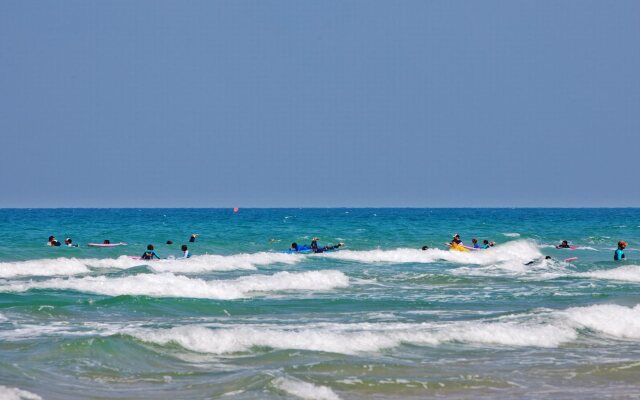 Q Village Hotel - Poleg Beach