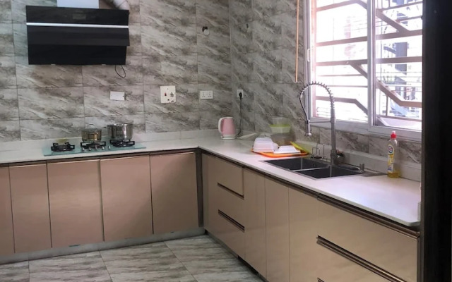 De James Hotels and Suites