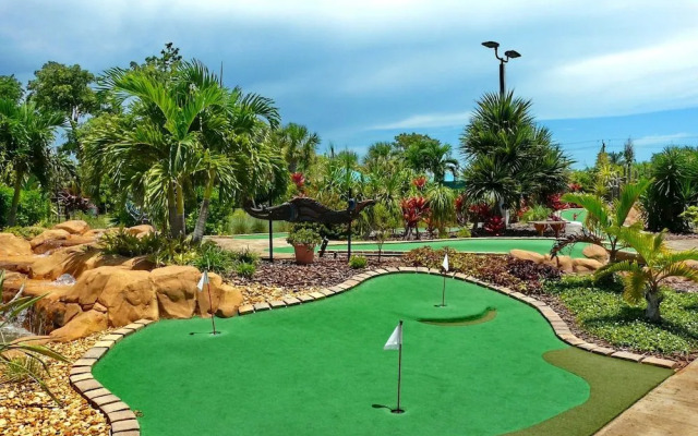 Bungalow-style Beachfront Condo With Pool