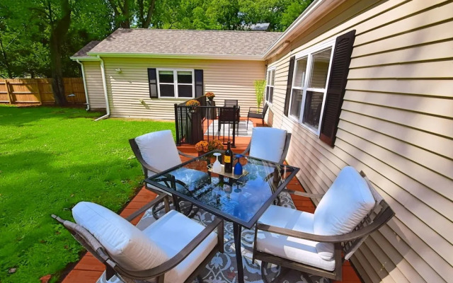 10 min Walk to ND Stadium 1820