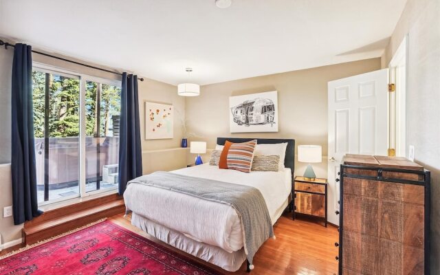 Park Forest  4 Bedroom Home by RedAwning