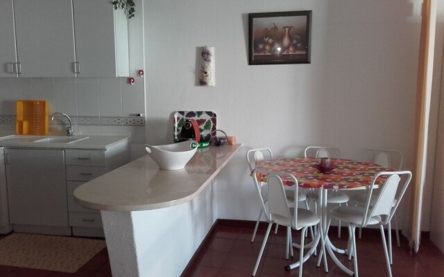 1-bed Apartment in Oura, Near the Aveiros Beach