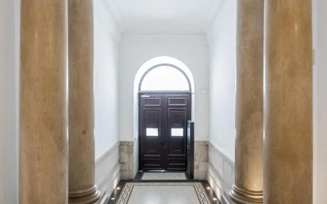 Architecture Fan's Apartment near Opera House
