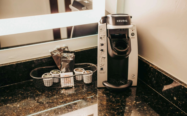Best Western Plus Hilltop Inn