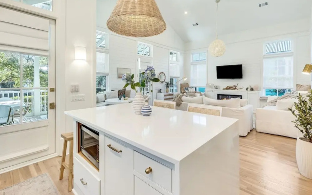133 Silver Laurel Way