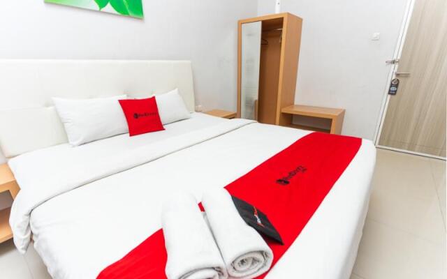 RedDoorz Plus @ Idjen Boulevard Malang