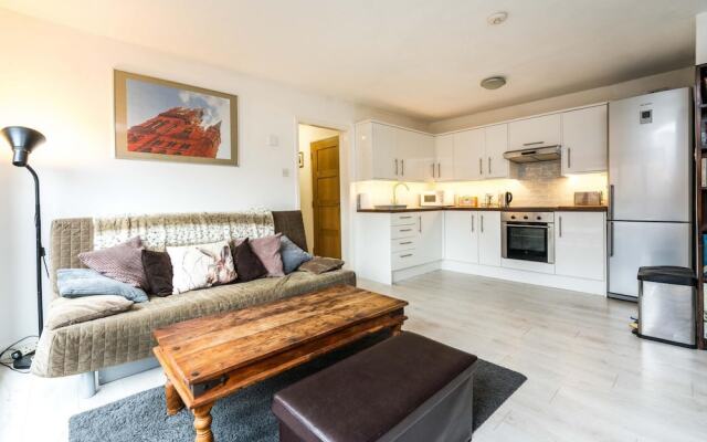 Luxury Islington Apartment with Balcony