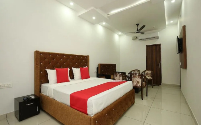 Oyo 35930 Tricity Hotel Premia